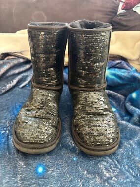 Black Sequin UGG Boots in Women’s Size 5